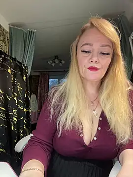 Snapshot of Sweet-blonde chatting on May 11, 2026, 6:27 pm Sweet-blonde online show from May 11, 2026, 6:27 pm