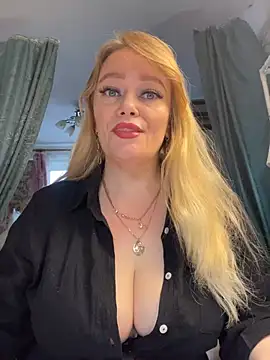 Snapshot of Sweet-blonde chatting on April 27, 2026, 2:26 pm Sweet-blonde online show from April 27, 2026, 2:26 pm