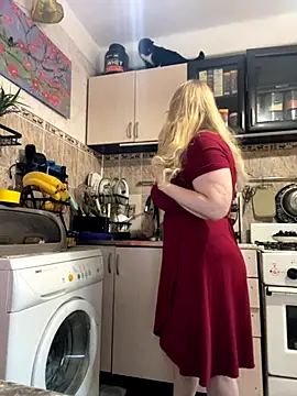 Snapshot of Sweet-blonde chatting on October 9, 2025, 8:37 am Sweet-blonde online show from October 9, 2025, 8:37 am