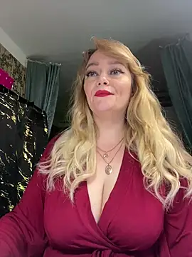 Snapshot of Sweet-blonde chatting on May 29, 2026, 9:43 pm Sweet-blonde online show from May 29, 2026, 9:43 pm