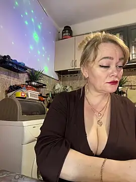 Snapshot of Sweet-blonde chatting on May 9, 2026, 10:57 pm Sweet-blonde online show from May 9, 2026, 10:57 pm