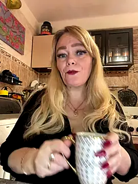 Snapshot of Sweet-blonde chatting on October 16, 2025, 9:50 am Sweet-blonde online show from October 16, 2025, 9:50 am