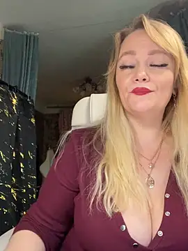 Snapshot of Sweet-blonde chatting on April 30, 2026, 7:32 pm Sweet-blonde online show from April 30, 2026, 7:32 pm