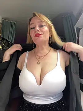 Sweet-blonde online show from April 12, 2026, 5:27 pm