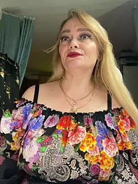 Snapshot of Sweet-blonde chatting on May 27, 2026, 9:55 pm Sweet-blonde online show from May 27, 2026, 9:55 pm