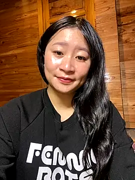 violet-00 online show from November 22, 2025, 12:48 pm