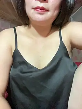 violet-00 online show from May 4, 2026, 5:55 am