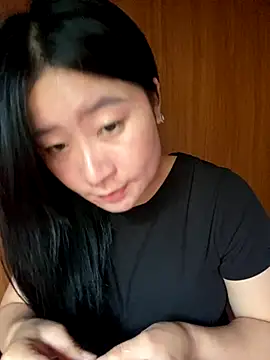 violet-00 online show from October 7, 2025, 2:01 am