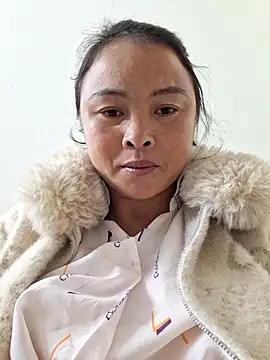 xuxulovezz online show from December 15, 2025, 12:33 pm