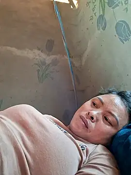 Snapshot of xuxulovezz chatting on January 18, 2026, 5:44 am xuxulovezz online show from January 18, 2026, 5:44 am