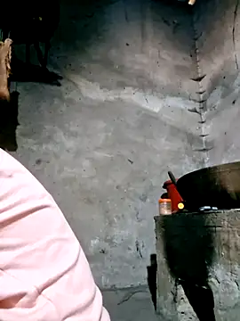 Snapshot of xuxulovezz chatting on February 16, 2026, 5:17 am xuxulovezz online show from February 16, 2026, 5:17 am