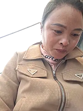 Snapshot of xuxulovezz chatting on February 23, 2026, 2:13 am xuxulovezz online show from February 23, 2026, 2:13 am