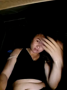 xuxulovezz online show from April 7, 2026, 1:02 pm