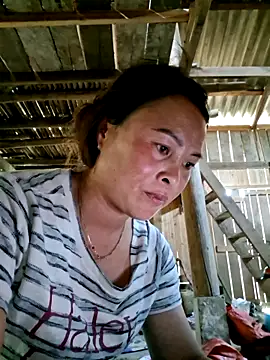 xuxulovezz online show from April 13, 2026, 6:50 am