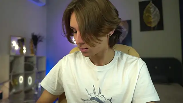 CleoStringer online show from September 23, 2025, 5:03 am