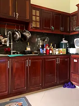 Helen-Tran online show from October 9, 2025, 5:52 am