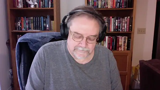 Vinyl22xh online show from April 11, 2026, 12:07 am