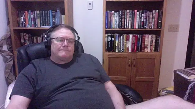 Snapshot of Vinyl22@xh chatting on July 24, 2026, 12:17 am Vinyl22xh online show from July 24, 2026, 12:17 am