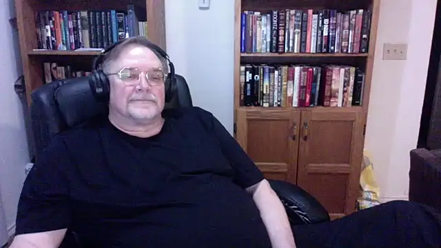 Vinyl22xh online show from April 19, 2026, 5:30 am