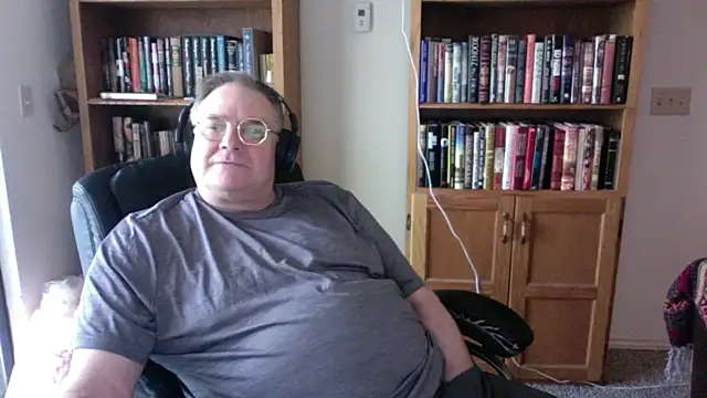 Vinyl22xh online show from June 4, 2026, 9:08 pm