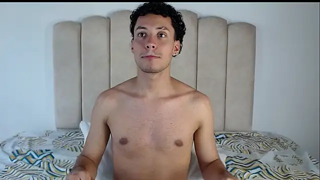 Snapshot of aroncooper1 chatting on October 31, 2025, 4:03 pm aroncooper1 online show from October 31, 2025, 4:03 pm