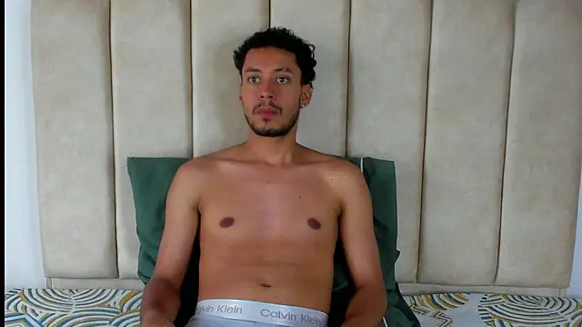 Snapshot of aroncooper1 chatting on October 16, 2025, 5:43 pm aroncooper1 online show from October 16, 2025, 5:43 pm