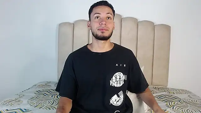 Snapshot of aroncooper1 chatting on January 8, 2026, 1:33 am aroncooper1 online show from January 8, 2026, 1:33 am