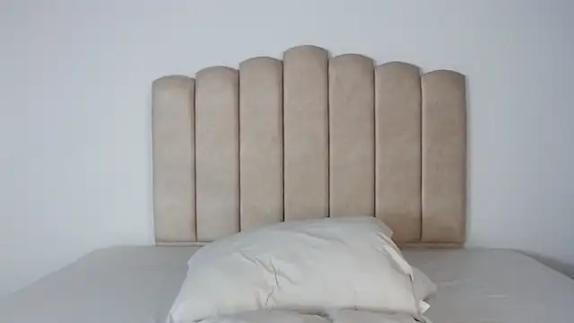 Snapshot of aroncooper1 chatting on November 18, 2025, 9:45 am aroncooper1 online show from November 18, 2025, 9:45 am