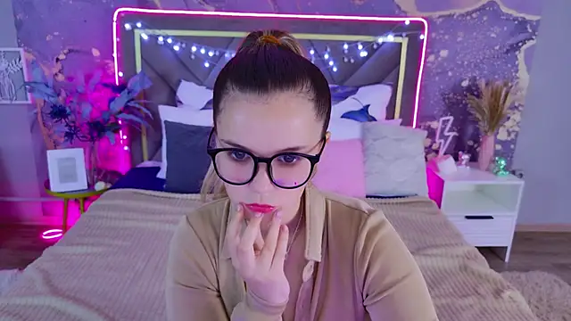 KellyHayden online show from October 12, 2025, 3:24 pm