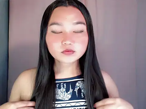 Eyes-on-me online show from August 7, 2026, 5:19 pm