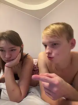 LinChka5789 online show from November 3, 2025, 10:46 pm