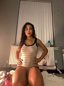 Snapshot of OliviaAshhh chatting on February 19, 2026, 6:05 pm OliviaAshhh online show from February 19, 2026, 6:05 pm