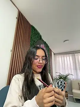 Snapshot of eimi_rosse18 chatting on May 4, 2026, 1:14 pm eimi rosse18 online show from May 4, 2026, 1:14 pm
