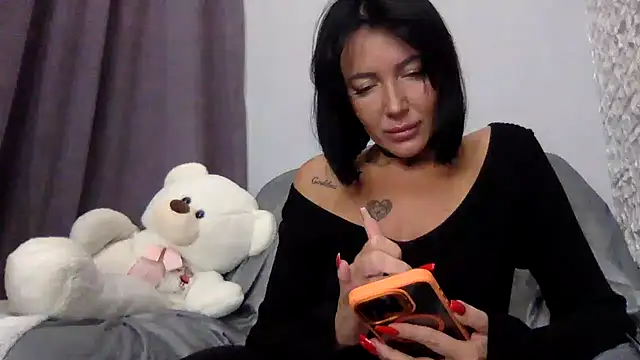 Veymoria online show from October 4, 2025, 5:47 pm