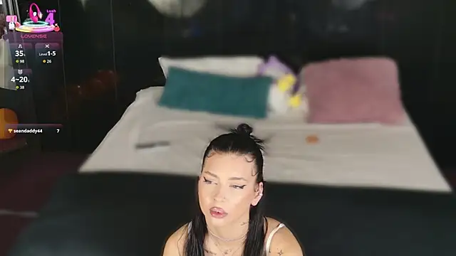 MeganSin  online show from November 9, 2025, 6:06 am