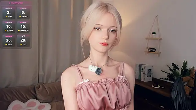 Snapshot of LaureMestler chatting on February 22, 2026, 11:01 am LaureMestler online show from February 22, 2026, 11:01 am