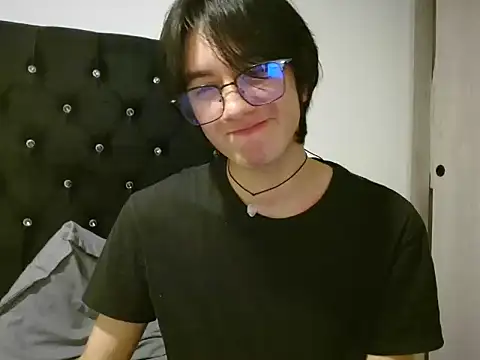 Matti Mendez  online show from June 24, 2026, 11:24 pm