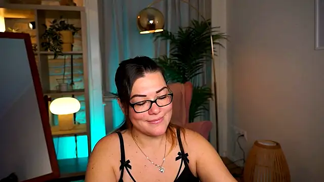 mrs fllowerr online show from December 2, 2025, 5:03 pm