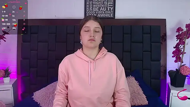 Krystal Heartss online show from October 4, 2025, 5:25 pm