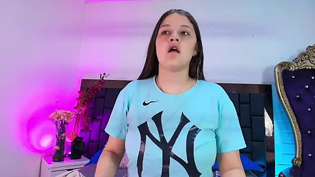 Krystal Heartss online show from November 28, 2025, 3:01 pm