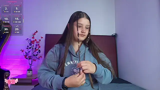 Snapshot of Krystal_Heartss chatting on February 18, 2026, 12:56 pm Krystal Heartss online show from February 18, 2026, 12:56 pm