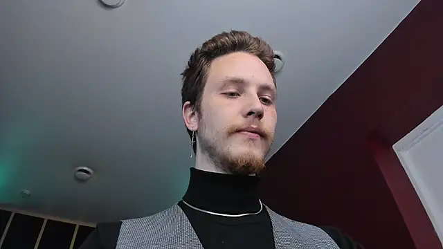 LeoMooree online show from November 21, 2025, 10:42 pm