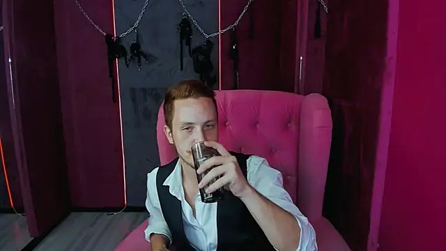 LeoMooree online show from October 9, 2025, 3:40 am