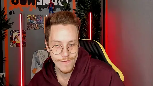 LeoMooree online show from November 4, 2025, 3:49 pm