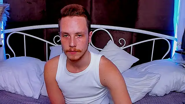 LeoMooree online show from September 29, 2025, 4:01 pm