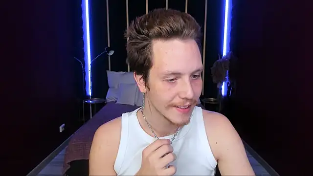 LeoMooree online show from November 28, 2025, 11:16 pm