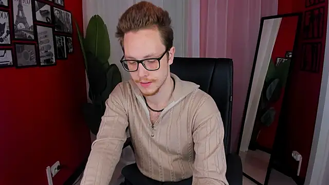 LeoMooree online show from November 10, 2025, 9:20 pm