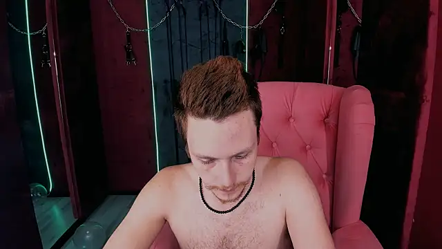 LeoMooree online show from October 29, 2025, 3:33 pm