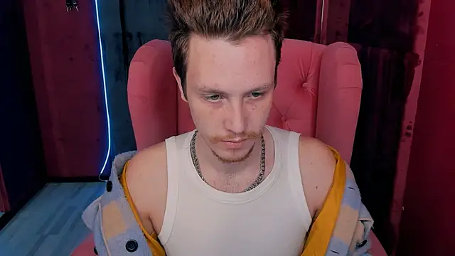 LeoMooree online show from November 6, 2025, 3:38 pm