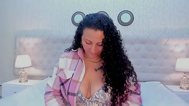 Snapshot of VaniaRose chatting on November 10, 2025, 1:49 pm VaniaRose online show from November 10, 2025, 1:49 pm